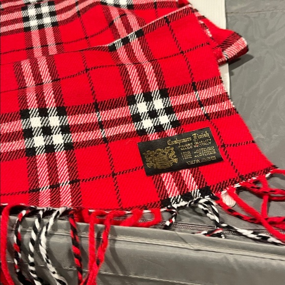 Red Plaid Men's Scarf - Picture 2 of 4